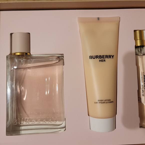 Burberry Gift Box - Picture 3 of 3